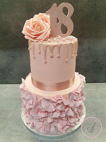 Image d'un gâteau à la crème au beurre russe réalisé par Le Fouet Enchanté.